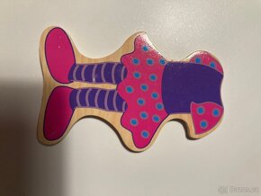 Magnetická dřevěná panenka skládačka oblíkací - 7