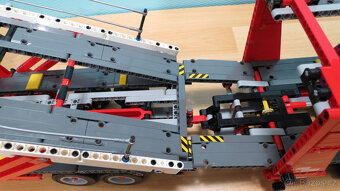 LEGO 42098 Kamion pro přepravu aut - 7