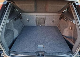 Volvo XC40, D3 Momentum, původ ČR,1.Maj - 7