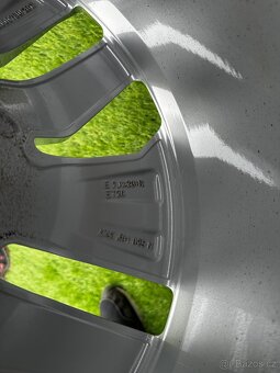 Alu kola 5x112 r20 s pneu (etron) - 7