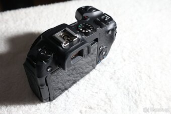 Canon RP + Příslušenství + 7 baterií - 7