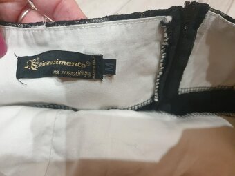 Krásné černé šaty bez ramínek - 7