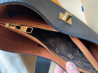 Nádherná černá kabelka Low Key Louis Vuitton - 7