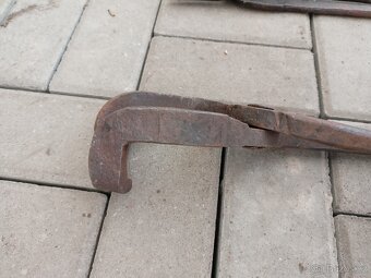 Kovářské nářadí,kleště,kladivo. - 7