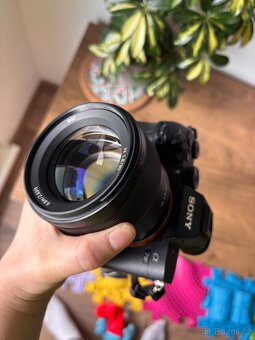Sony A7 III + 3 objektivy + příslušen - 7