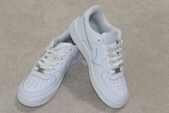 Bílé NIKE AIR FORCE 1 vel. 38,5 - 7