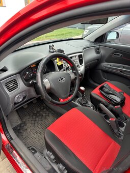 Kia Rio sedan - 7