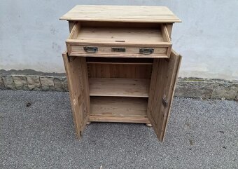 STAROŽITNÉ VERTIKO-SKŘÍN PO CELKOVÉ RENOVACI - 7