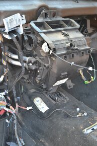 zadní okno na sedan peugeot 406 r.v.99 bez bausetu - 7