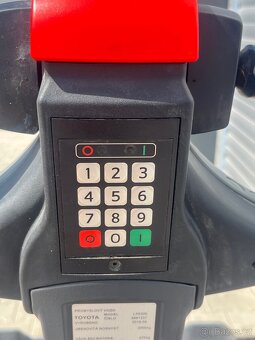 Elektrický nízkozdvižný paletový vozík TOYOTA - 7