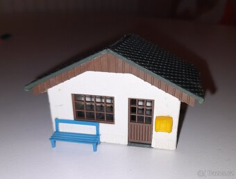 Dvě autobusové zastávky k mašinkám do kolejiště TT - 7