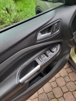 Ford Kuga 2.0 TDCi AWD,Titanium 4x4, najeto 160 000km - 7