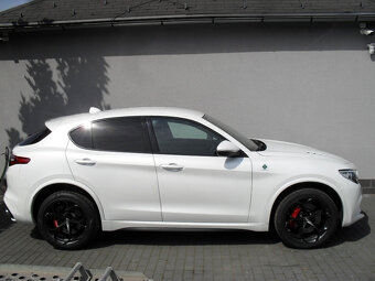 Alfa Romeo Stelvio 2.9 Tw-Turbo V6 Quadrifoglio 1.199.999Kč - 7