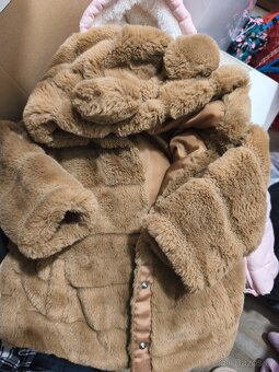 Prodám krabici plnou oblečení na holčičku 80-92 - 7