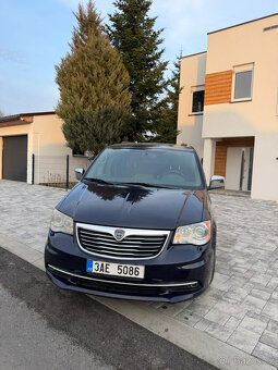 Lancia Voyager 2.8 CRD, automat, 7 míst - 7