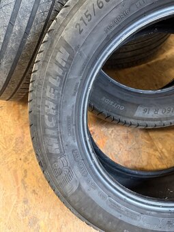 Prodám pneu Michelin 215/60r16 - 7