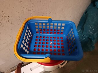 Obchod s doplňky, váha a lednice - 7