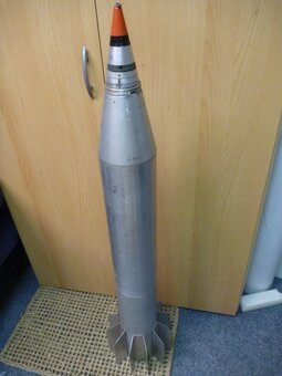 vzduchovka, vojenská raketa, zásobníky - 7