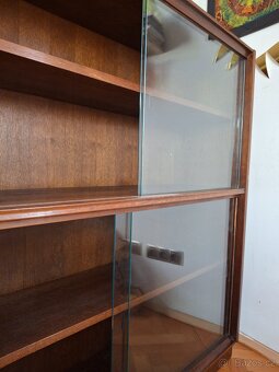 Vitrína, knihovna z masivu, po babičce - 7