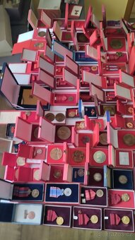 Prodám medaile, vyznamenání a plakety od roku 1945 - 7