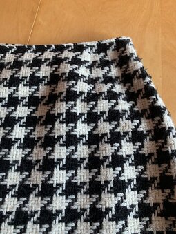 černobílá značková sukně - vel. S/M - 7