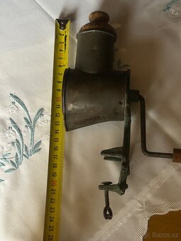 Starý litinový mlýnek Carmen (cca 1910–1930) - 7