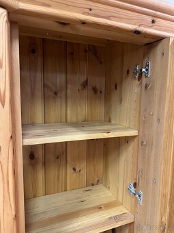 PŘÍBORNÍK, VYPOUKLÉ SKLO A ŠUPLÍKY, OSVĚTLENÝ, CELOMASIV - 7