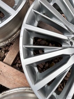 5x114,3 R18 orig. disky Mitsubishi Outlander PHEV 2020 - 7
