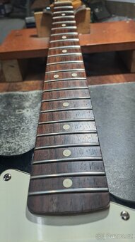Fender Stratocaster - 7