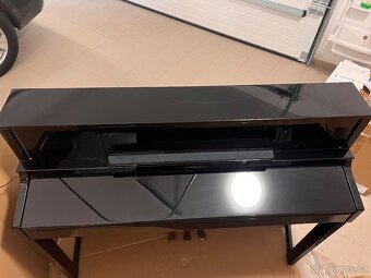 Digitální piano Roland LX7 s židlí a sluchátky - 7