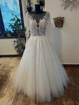 Svatební šaty, víc druhů - 7