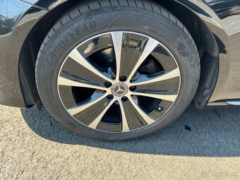 Mercedes E 220 D - 7