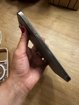 Vyměním/Prodám- iPhone 15 Pro Max - 7