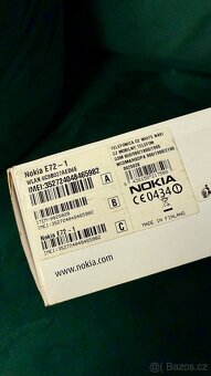Nokia E72 White edition kompletní balení - 7