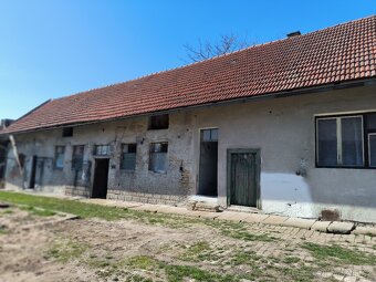 Nabízíme zemědělskou usedlost s 2 RD - 7