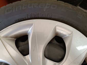 Prodám kompletní kola i s originálními poklicemi Hyundai. - 7