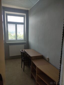 Skříně a stůl - 7