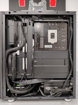 i5 9400, RX 6600 XT, 16GB DDR4 2400MHz, 250GB SSD + 4TB HDD. - 7