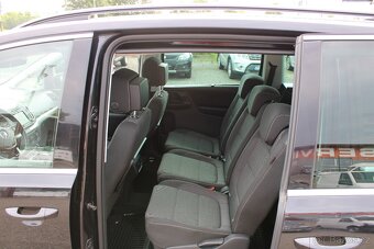 Volkswagen Sharan, 2,0TDi 110KW, DSG,ČR,7-MÍST,XENONY, r.v. - 7