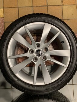 Alu kola Škoda R17 5X112 LETNÍ PNEU 225/45 R17 TOP STAV T - 7