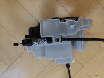 Bravo - Zámek centrálu zadní levý L od r.v. 2006-2014 - 7