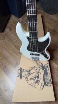 Marcus Miller V3 - 5strunná baskytara - 7