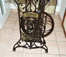 Šicí stroj historický SINGER v.č. 413990,  rok výroby: 1870 - 7