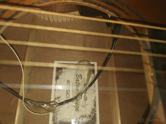 Prodám elektroakustickou kytaru Baton Rouges ladičkou - 7