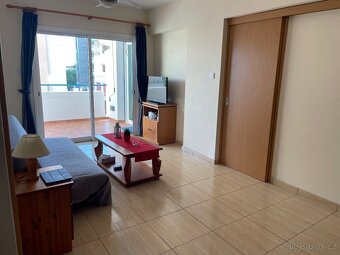 KYPR - LARNAKA, byt 3+1 s terasou, bazénem a park. stáním - 7