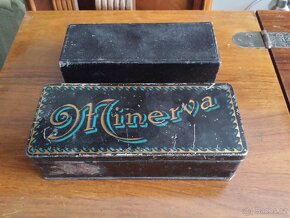 100 let starý starožitný skříňový šicí stroj BOBBIN - 7