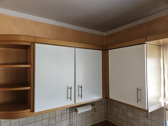 Moderní kuchyňská linka se spotřebiči - 7