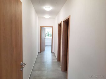 pronájem novostavby autoservisu s bytem a pozemkem 903 m2 - 7