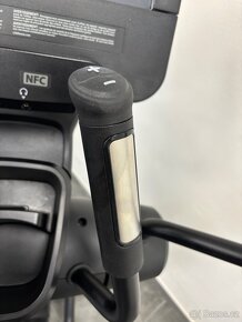 Life Fitness Discover SE3HD elipt.- nový stroj - 60% sleva - 7