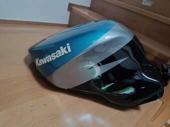 Nádrž Kawasaki ZX-9R - 7